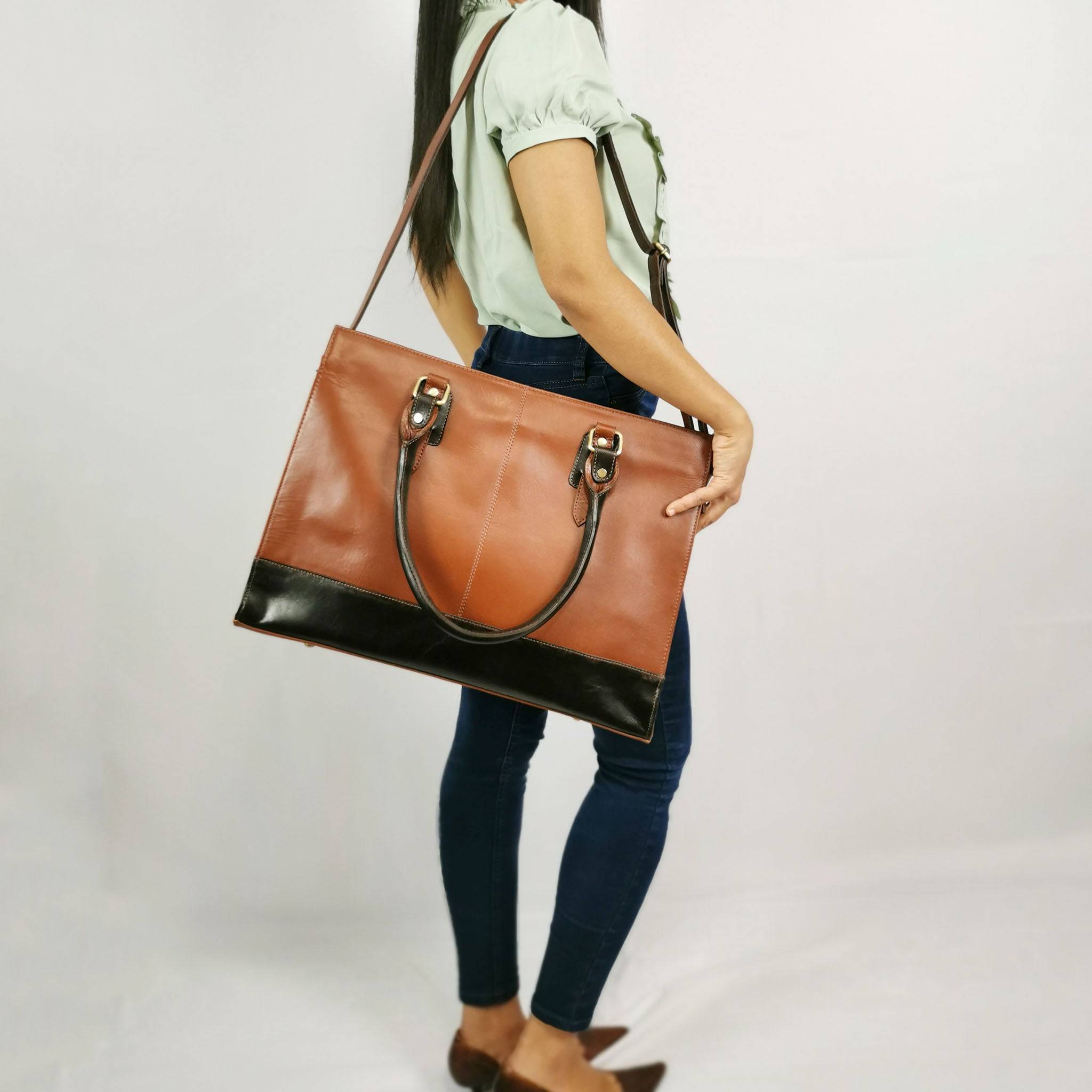 The Signature 17" Bag, Brown - One for All